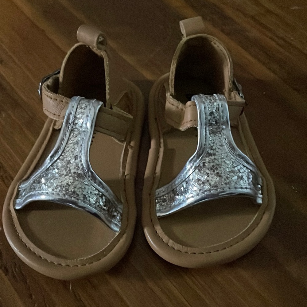 Old navy baby sandals (0-3m)